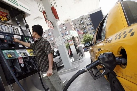 Giá dầu giảm do lo ngại gián đoạn nguồn cung dịu xuống