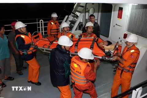 Quảng Trị: Cứu sống sáu ngư dân gặp nạn trên biển