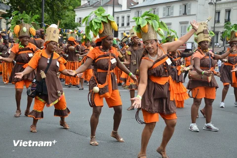 Những hình ảnh độc đáo tại Carnaval nhiệt đới Paris 2014