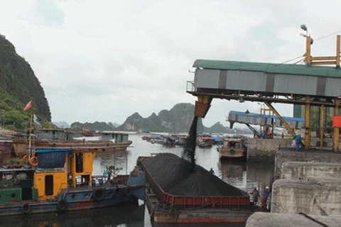 Quảng Ninh tiếp nhận quản lý các cảng chuyên dùng xuất than