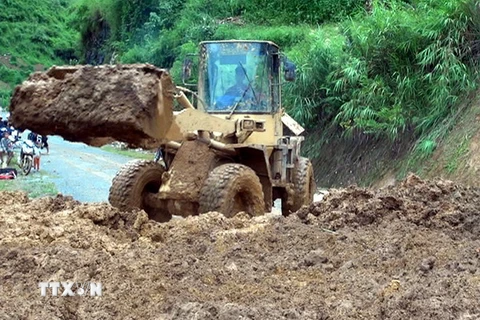 Lai Châu: Các tuyến đường sạt lở do mưa lũ được khơi thông