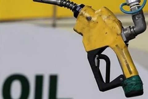 Giá dầu Brent rơi xuống mức thấp nhất trong 13 tháng qua