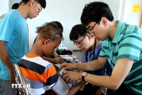 Đoàn y tế Hàn Quốc khám bệnh miễn phí cho người dân Bình Thuận