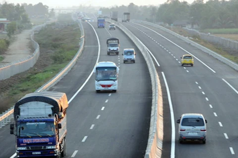 ADB hỗ trợ 100 triệu USD xây đường giao thông ở năm tỉnh