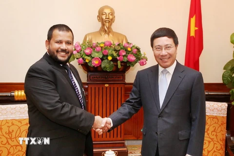 Phó Thủ tướng Phạm Bình Minh tiếp Bộ trưởng Công Thương Sri Lanka
