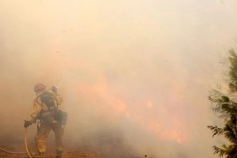 Hỏa hoạn tiếp tục hoành hành dữ dội đe dọa rừng quốc gia của Mỹ