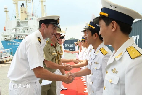 Tàu Hải quân Australia cập cảng Thành phố Hồ Chí Minh