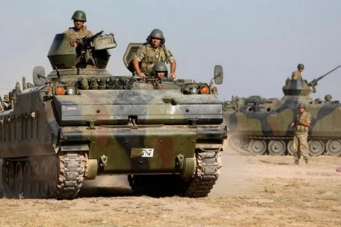 Quân đội Thổ Nhĩ Kỳ triển khai xe tăng gần biên giới với Syria