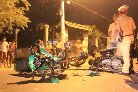 Hai môtô đối đầu trên đường Hồ Chí Minh, 5 người thương vong