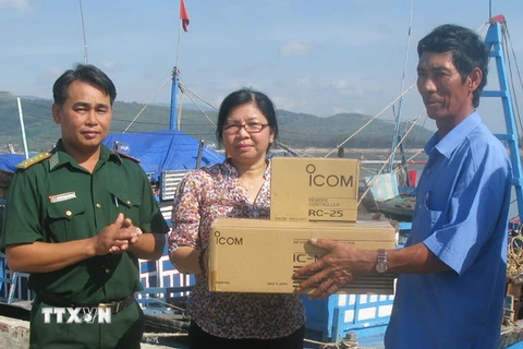 Lắp đặt thiết bị ICOM cho các nghiệp đoàn nghề cá Quảng Nam