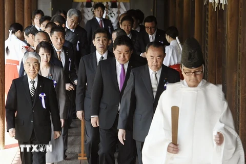 Thủ tướng Nhật Bản gửi đồ lễ tới đền thờ chiến tranh Yasukuni