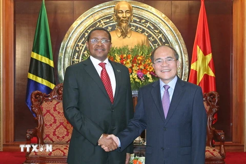 Chủ tịch Quốc hội Nguyễn Sinh Hùng tiếp Tổng thống Tanzania