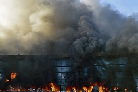 Sinh viên Mexico ném bom xăng tại trụ sở chính quyền bang Guerrero