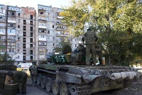 OSCE: Hàng dài xe tăng và vũ khí hạng nặng tiến vào Ukraine