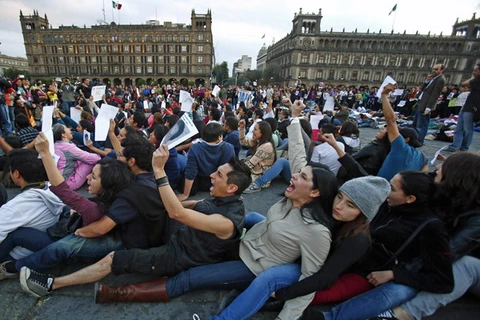 Mexico: Gia đình 43 sinh viên mất tích tuần hành phản chính quyền