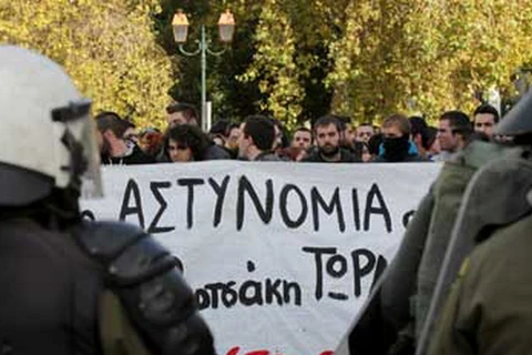 Cảnh sát Hy Lạp dùng hơi cay giải tán cuộc tuần hành của sinh viên