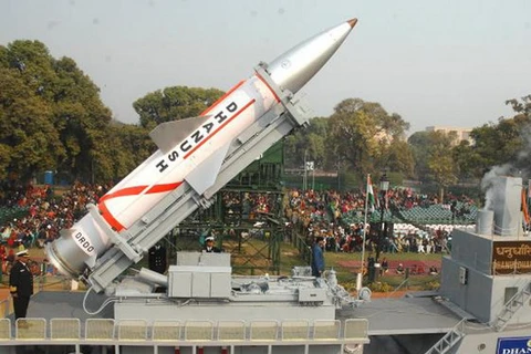 Ấn Độ thử thành công tên lửa Dhanush mang đầu đạn hạt nhân