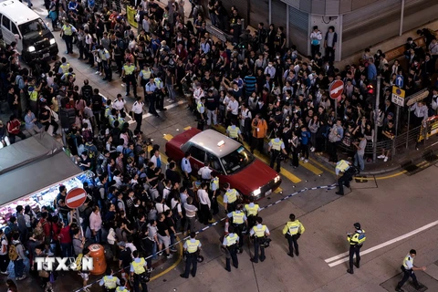 Sinh viên Hong Kong dọa hành động nhằm vào tòa nhà chính quyền
