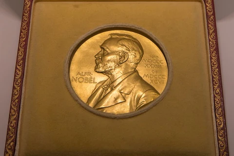 Đấu giá huy chương Nobel cho công trình khám phá cấu trúc ADN