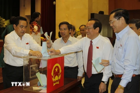 Hội đồng Nhân dân TP.HCM lấy phiếu tín nhiệm đối với 18 chức danh