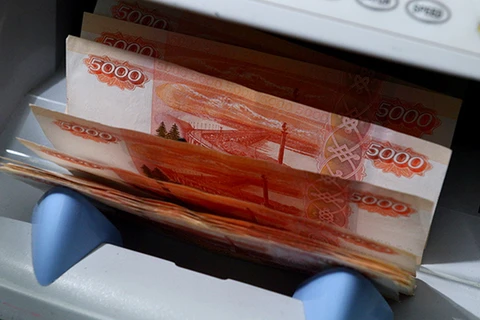 Bộ Tài chính Nga tuyên bố tung tiền dự trữ để hỗ trợ đồng ruble