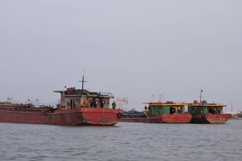 Phá vụ khai thác cát lậu lớn ngoài khơi biển Bà Rịa-Vũng Tàu