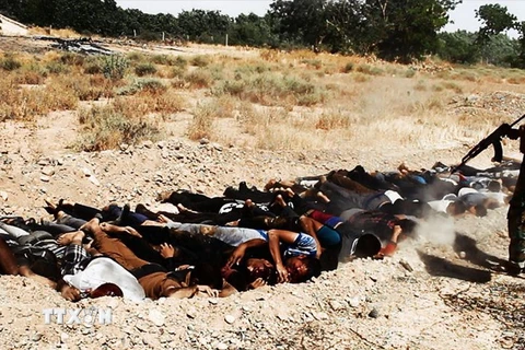 Lộ loạt ảnh phiến quân IS hành quyết tám công dân Iraq