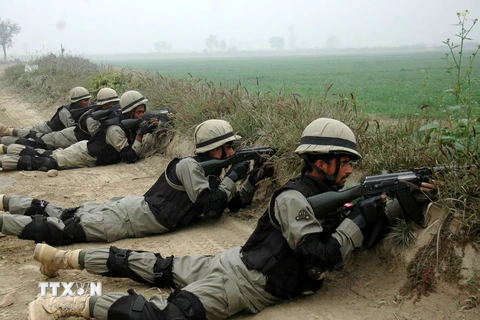Binh sỹ Ấn Độ và Pakistan tiếp tục đấu súng trên biên giới