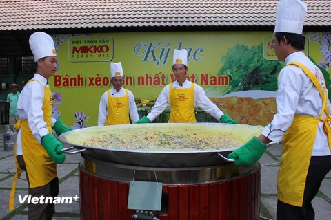 Trình làng chiếc bánh xèo xác lập kỷ lục lớn nhất Việt Nam