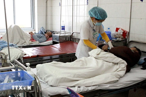 Bệnh viện Bệnh nhiệt đới TW cam kết không để người bệnh nằm ghép