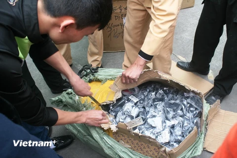 Quảng Ninh: Liên tiếp bắt giữ lượng lớn hàng lậu, pháo nổ trái phép