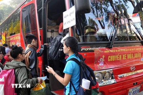 “Chuyến xe mùa Xuân” mang Tết đến với sinh viên hoàn cảnh khó khăn