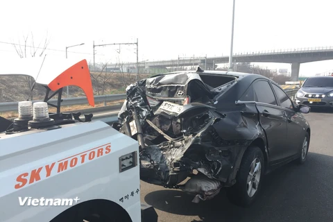 [Photo] Hiện trường vụ tai nạn liên hoàn trên cầu dây văng ở Hàn Quốc