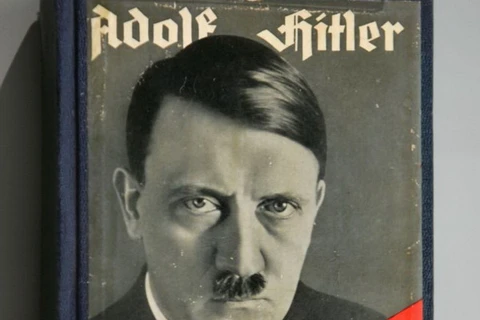 Đức chuẩn bị tái bản cuốn tự truyện gây tranh cãi của Hitler