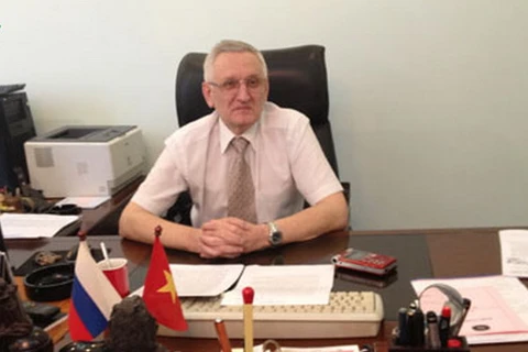 Trao Huy chương Hữu nghị cho Giám đốc Trung tâm Văn hóa Nga