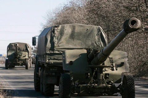Phe ly khai tại Ukraine tuyên bố hoàn tất rút vũ khí hạng nặng