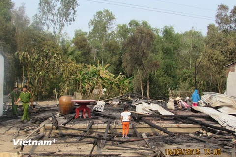 Kiên Giang: Cháy lớn thiêu rụi 3 căn nhà thuộc một gia đình