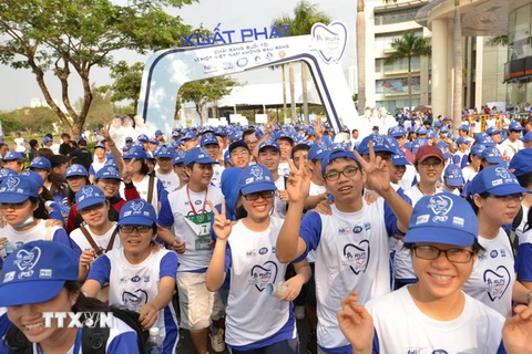 6.000 người chạy bộ hưởng ứng Ngày sức khỏe răng miệng thế giới