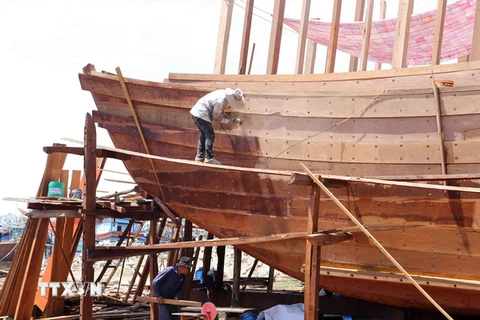 Tỉnh Quảng Bình đóng mới và cải hoán 300 tàu cá mỗi năm