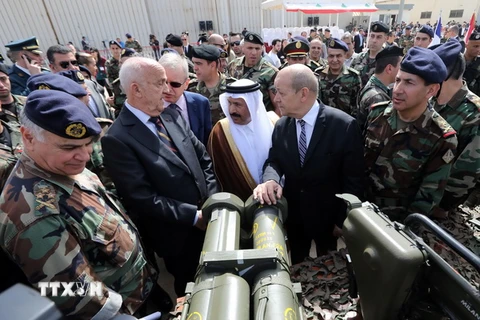 Chuyến hàng chở khí tài quân sự đầu tiên của Pháp đã tới Liban