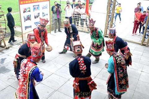 Khai mạc Hội chợ Hùng Vương chào mừng Lễ hội Đền Hùng 2015