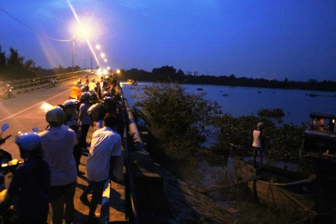 TP.HCM: Lật ghe trên sông Tắc khiến một người mất tích