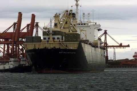 Chuyến tàu chở than đá từ Nga qua Triều Tiên cập cảng Hàn Quốc