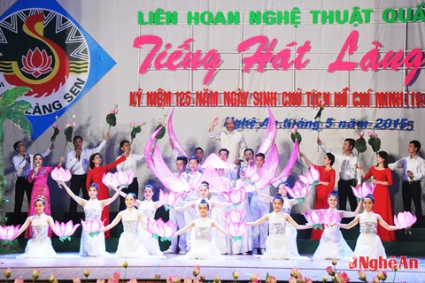 Hơn 800 diễn viên tham dự Liên hoan tiếng hát Làng Sen 2015