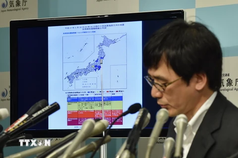 Chuyên gia động đất của Cơ quan khí tượng Nhật Bản trong cuộc họp báo về trện động đất tại Tokyo ngày 30/5. (Nguồn: Kyodo/TTXVN)