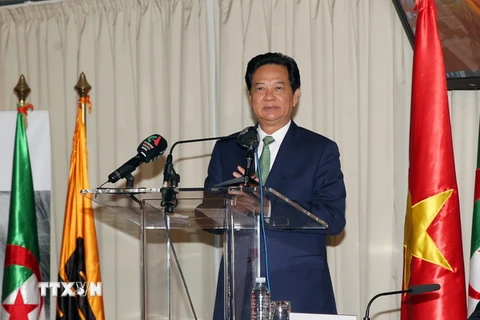Thủ tướng Nguyễn Tấn Dũng phát biểu tại Công ty Dầu khí Quốc gia Algeria. (Ảnh: Đức Tám/TTXVN)