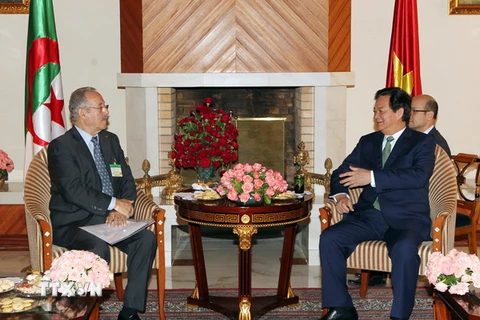 Thủ tướng Nguyễn Tấn Dũng tiếp Chủ tịch Hội Hữu nghị Việt Nam-Algeria Cherfaoui Tayeb. (Ảnh: Đức Tám/TTXVN)