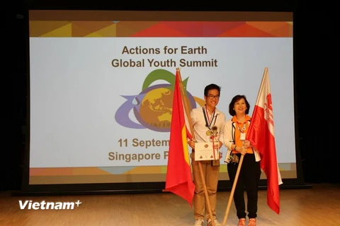 Nguyễn Huy Trường Nam tại cuộc thi Actions for Earth của Global Youth Summit 2014 ở Singapore. (Nguồn: Vietnam+)