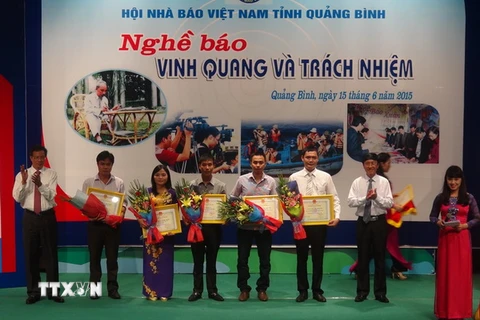 Giao lưu " Nghề báo-Vinh quang và trách nhiệm" tại Quảng Bình