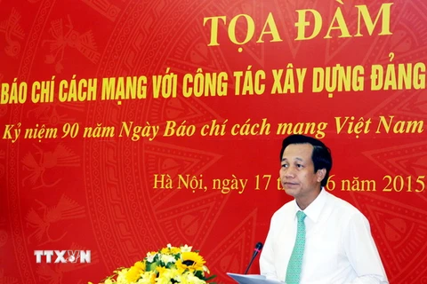 Bí thư Đảng ủy Khối các Cơ quan Trung ương Đào Ngọc Dung phát biểu tại buổi tọa đàm. (Ảnh: Nguyễn Dân/TTXVN)